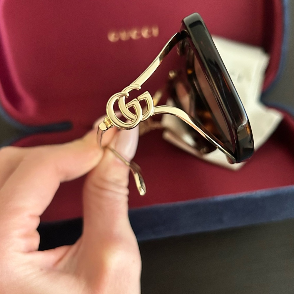 Gucci Women’s Sunglasses with Case - Never Worn, Brand New - Picture 4 of 5
